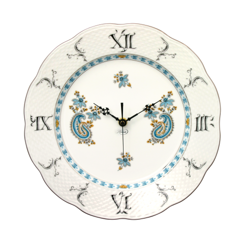 Plate with hole