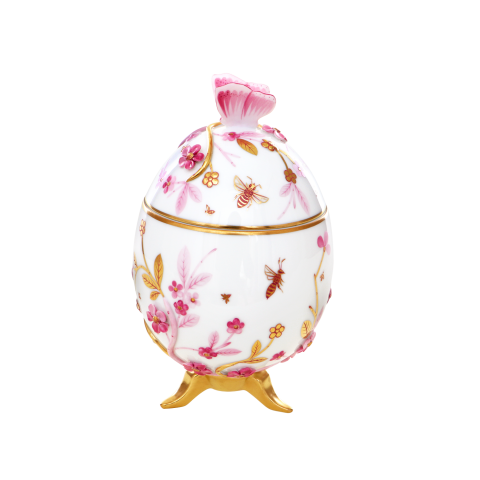 Egg, on feet